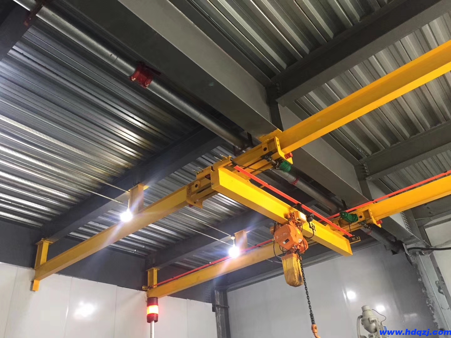 電動單梁懸掛起重機與電動葫蘆的區別? 電動單梁懸掛起重機與電動葫蘆的區別?